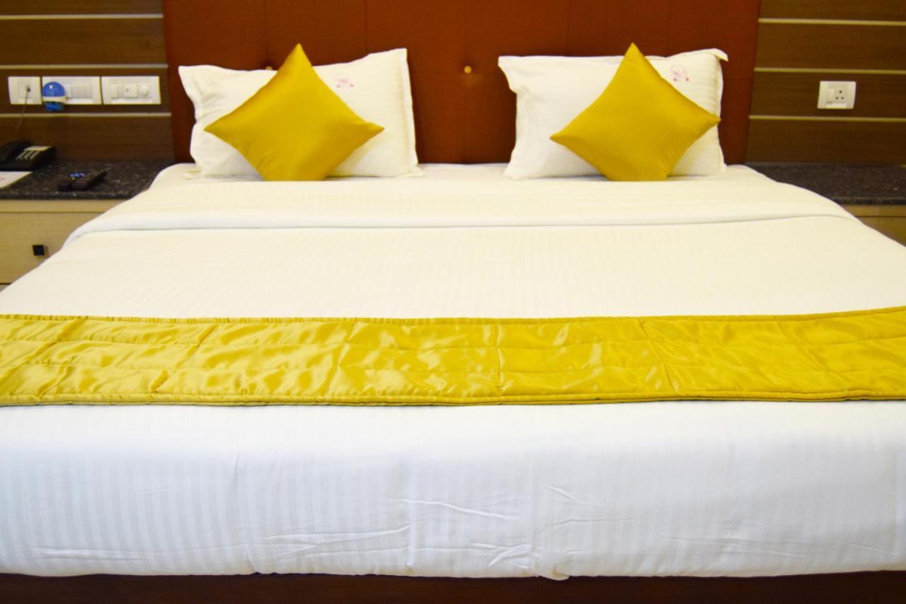 Thiviyam Airport Hotel Madras Buitenkant foto