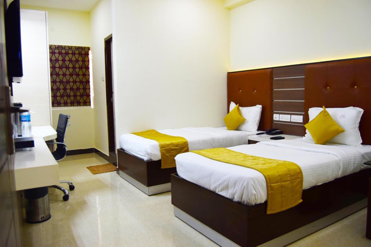 Thiviyam Airport Hotel Madras Buitenkant foto