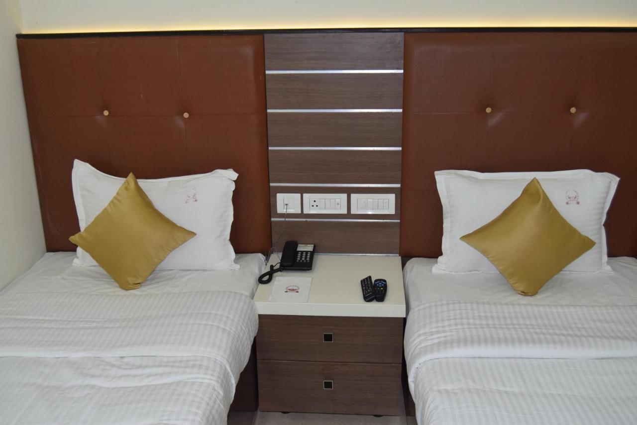 Thiviyam Airport Hotel Madras Buitenkant foto