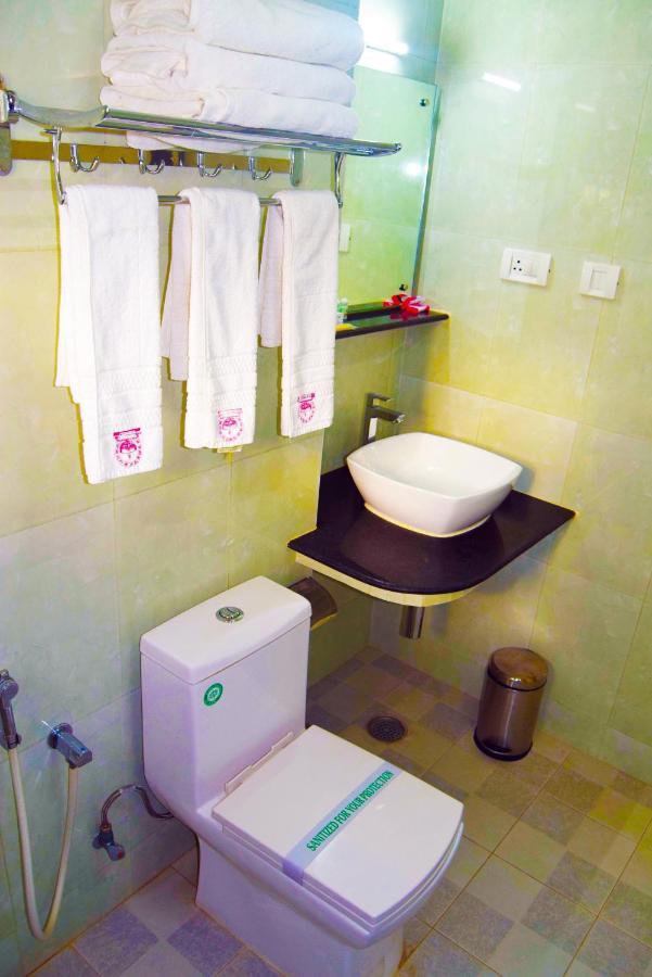Thiviyam Airport Hotel Madras Buitenkant foto
